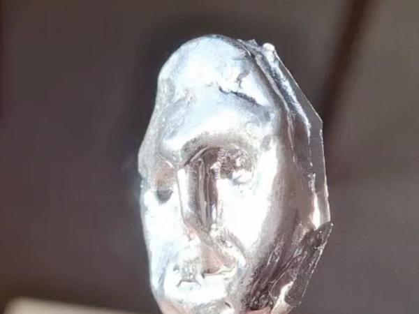 LABO 10-14 jarigen:De tingieterij - metalen hangers en amuletten creëren met Joachim Mares