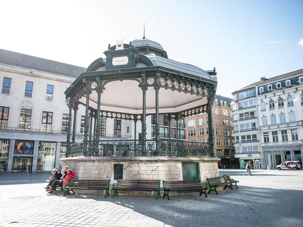 Kiosk Concert Woking High School