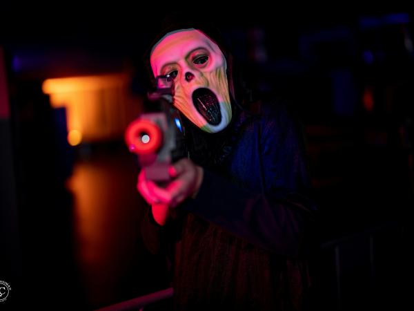 Halloween lasershoot tussen de boekenrekken - 22:00