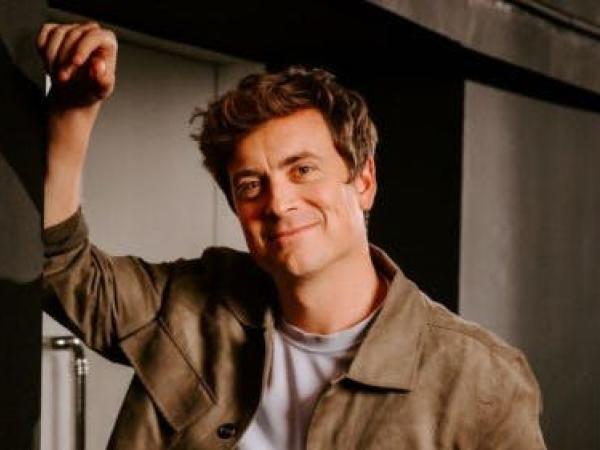 Niels Destadsbader brengt zijn grootste hits