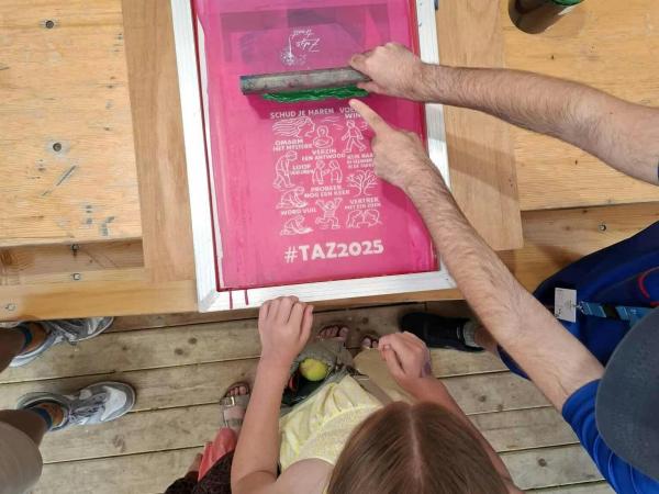 Totebag zeefdrukken - Ithaka vzw